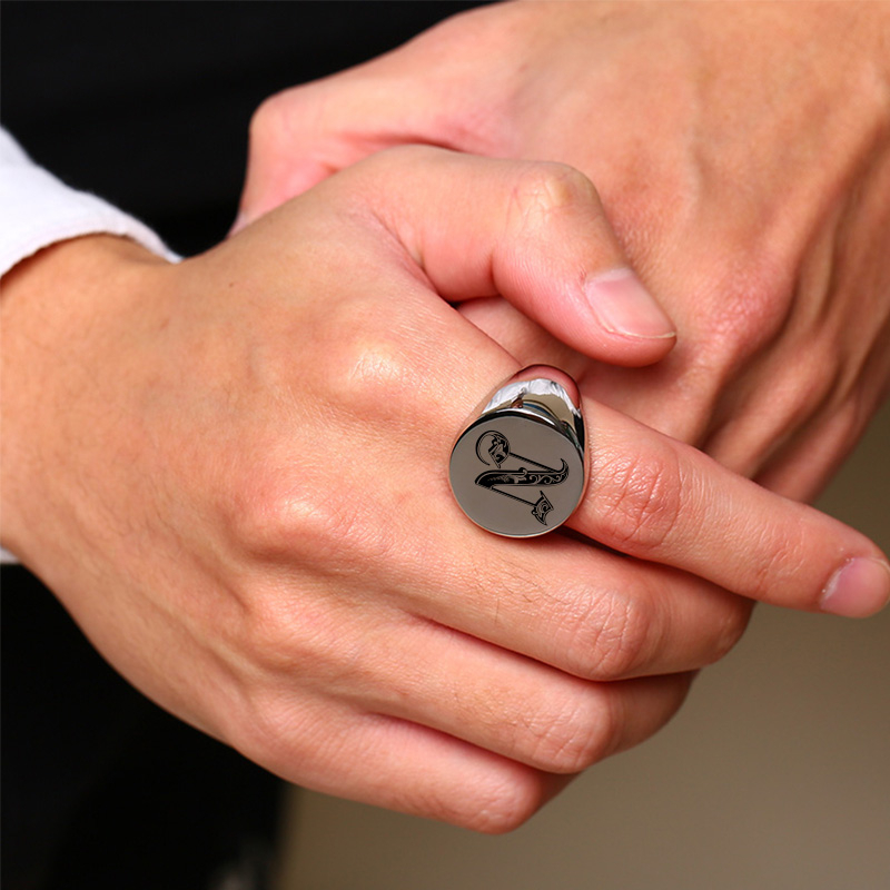 Vnox Stylish Pattern Font Init - đánh giá và giá Mens Signet Ring